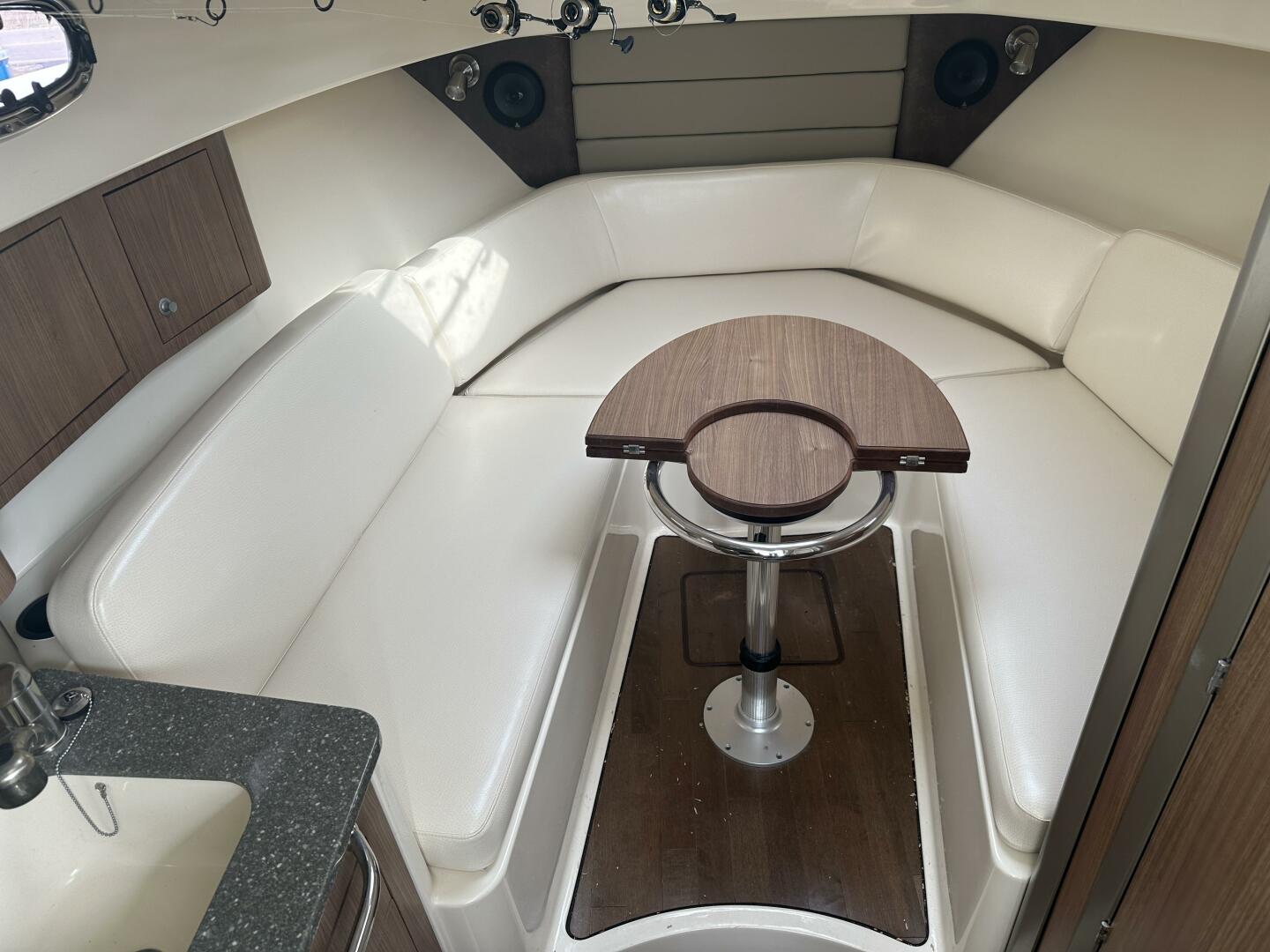 2016 Boston Whaler 315 Conquest - Image 12
