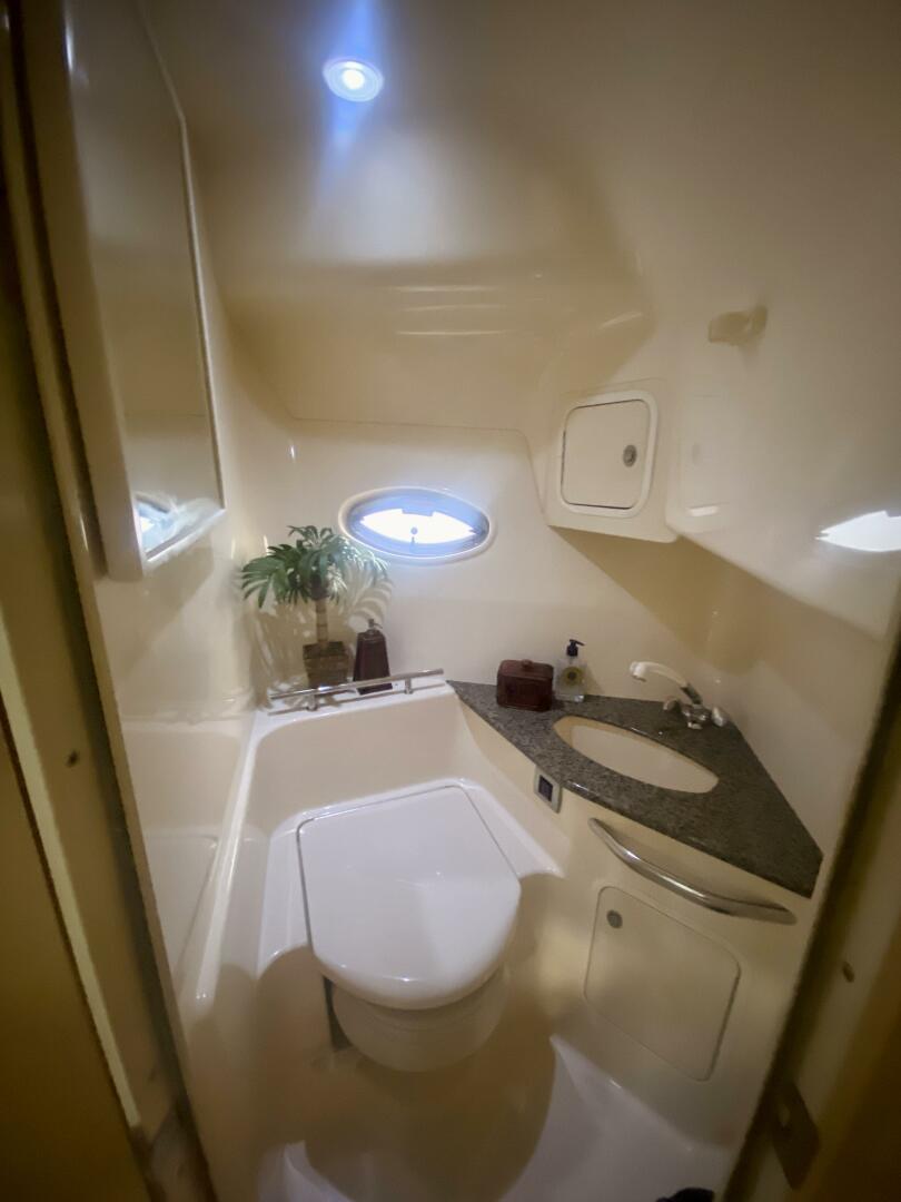 2005 Sea Ray 420 Sundancer - Image 52