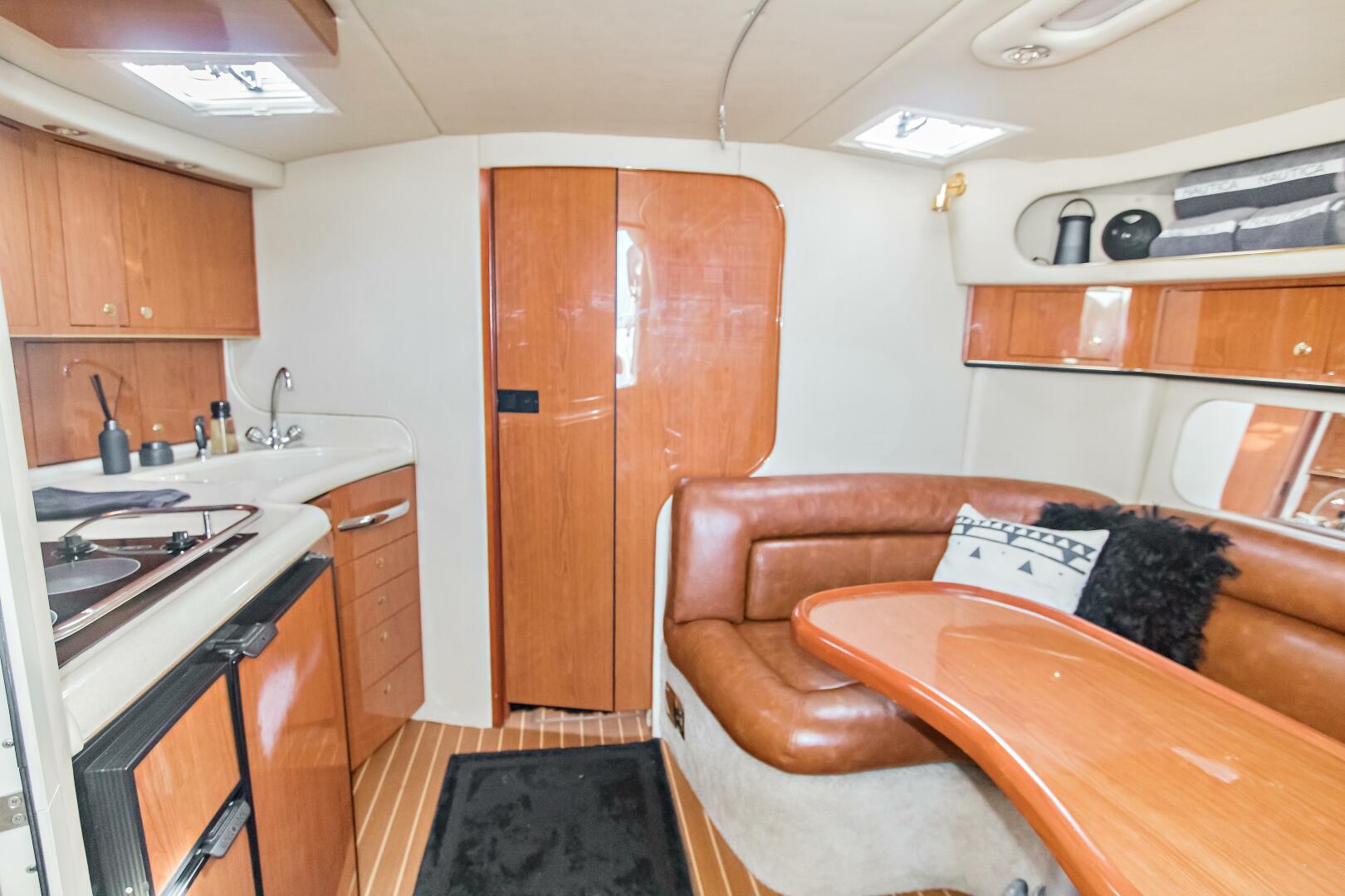 2000 Sea Ray 370 Express Cruiser - Image 15