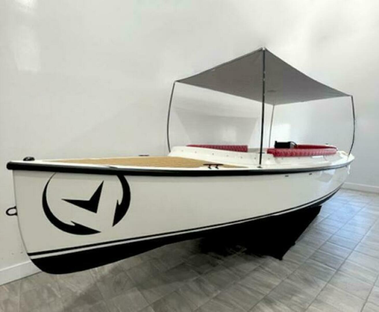 2024 Vision WX Tritoon - Image 12