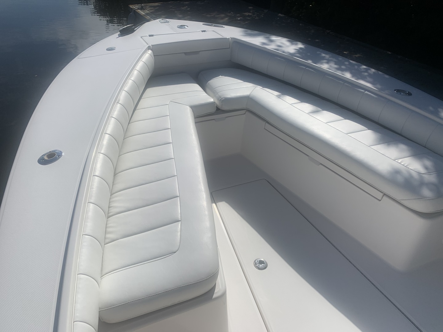 2010 Regulator 26 Forwarding Seating - Image 5