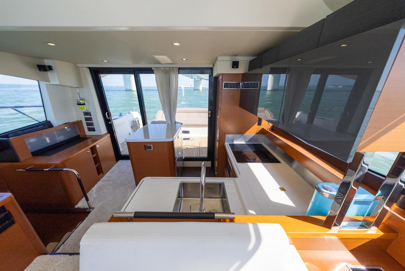 2016 Prestige 550 S - Image 22