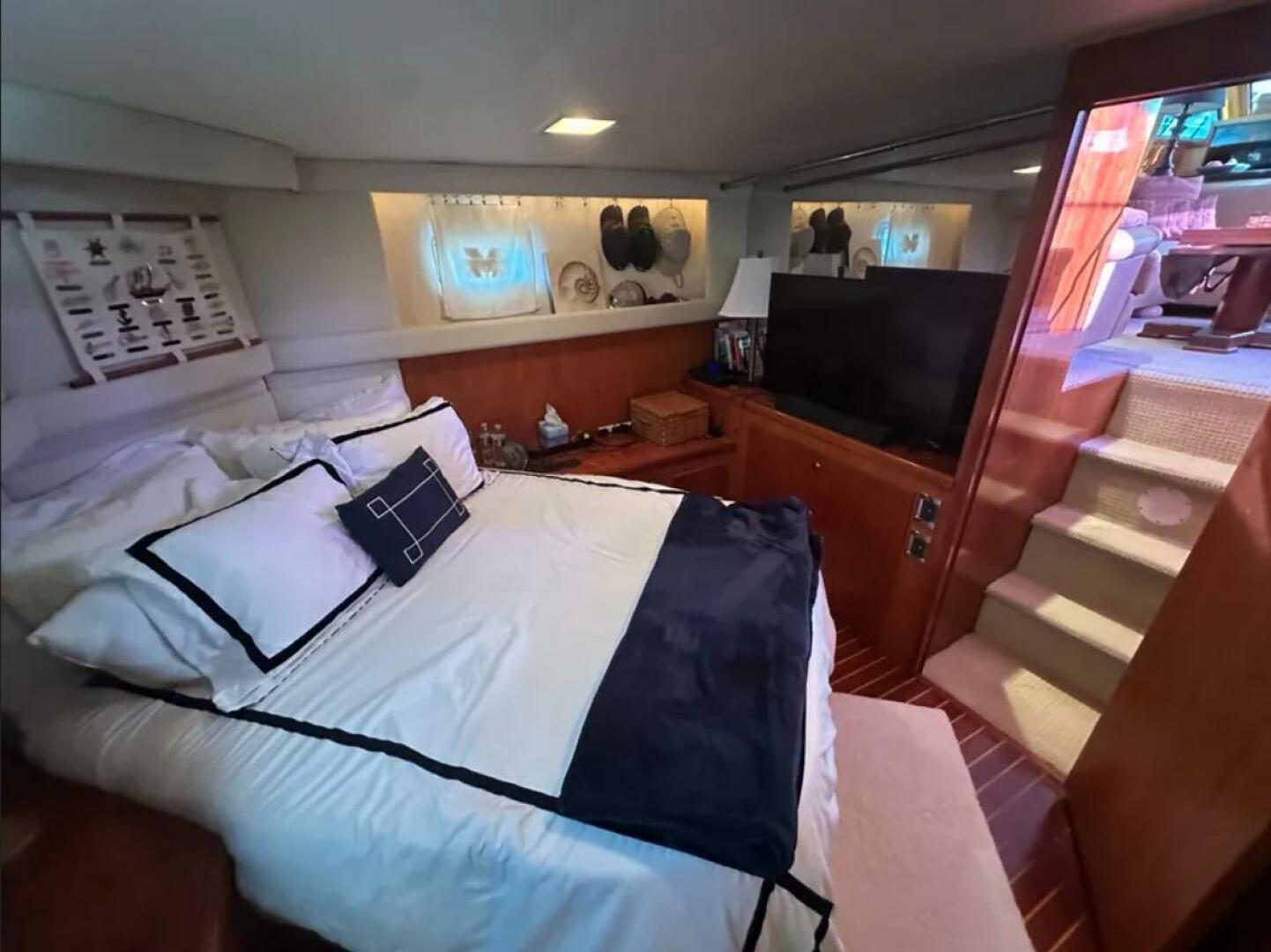1994 Hatteras 48 Cockpit Motor Yacht - Image 24