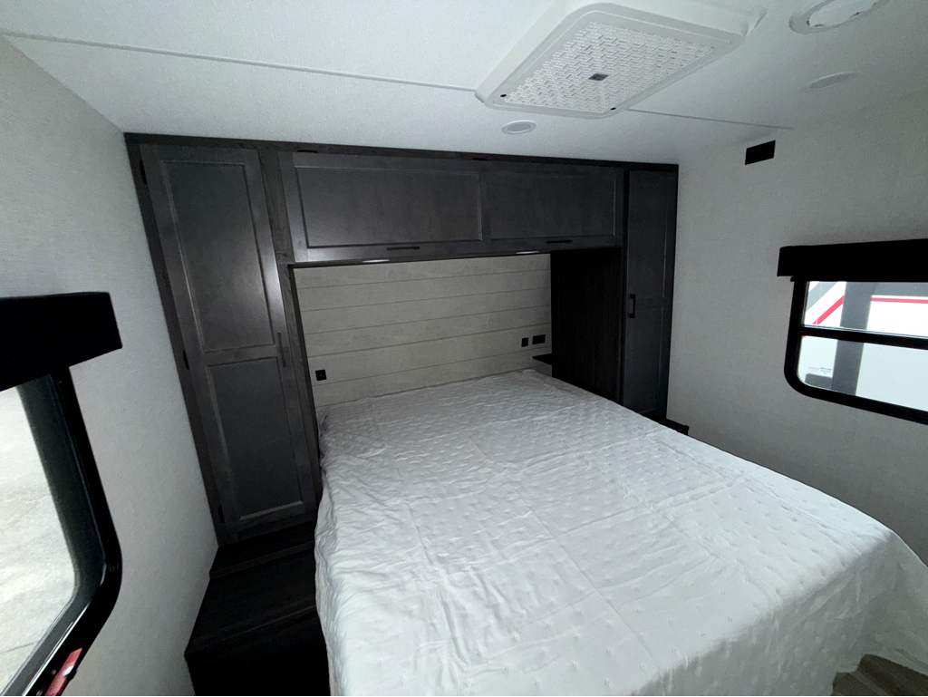 2026 VENTURE RV STRATUS 261VRB - Image 23