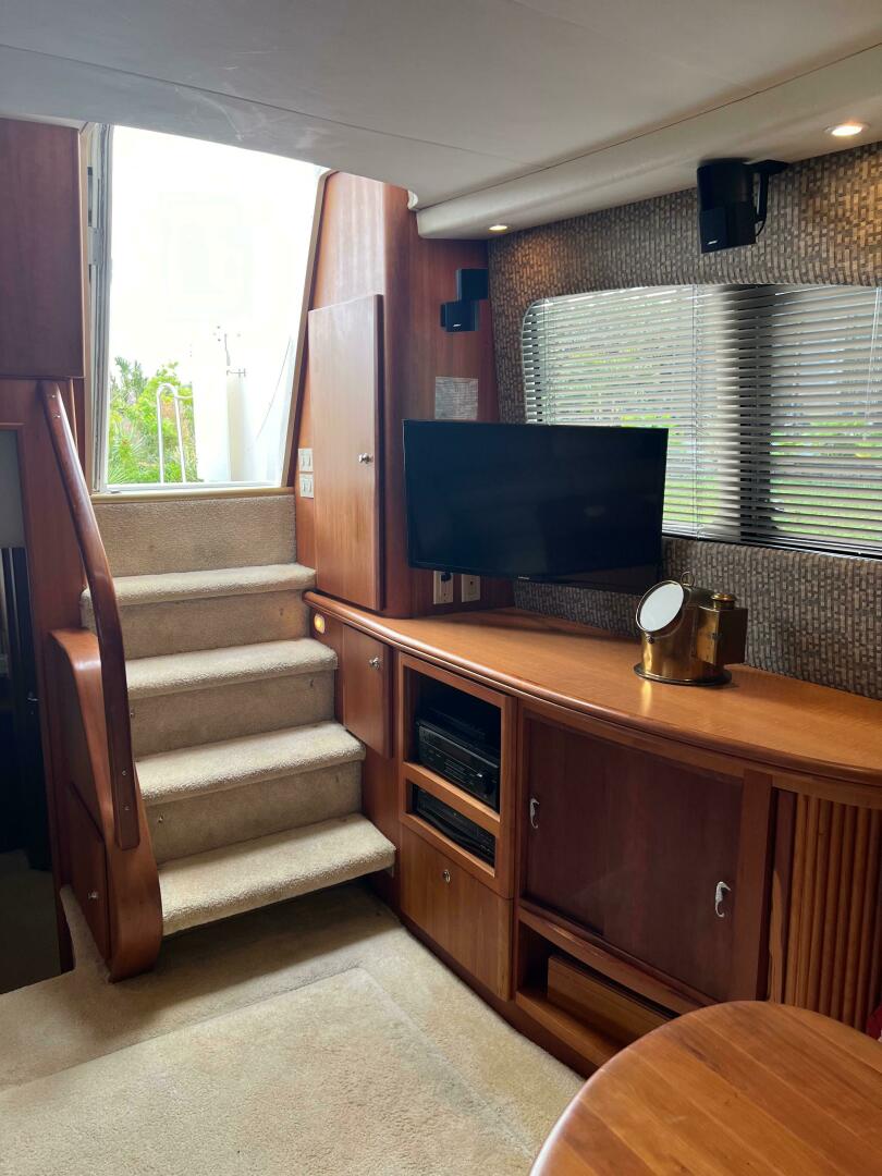 2002 Silverton 39 Motor Yacht - Image 10