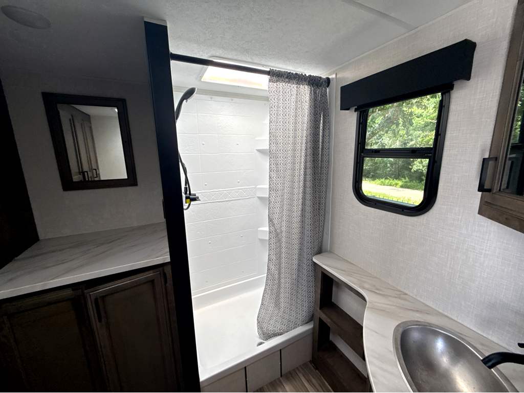 2024 VENTURE RV STRATUS 261VRB - Image 19