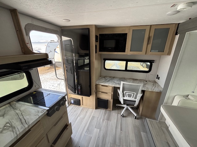 2023 SALEM PLATINUM FSX 163RDSKX - Image 23