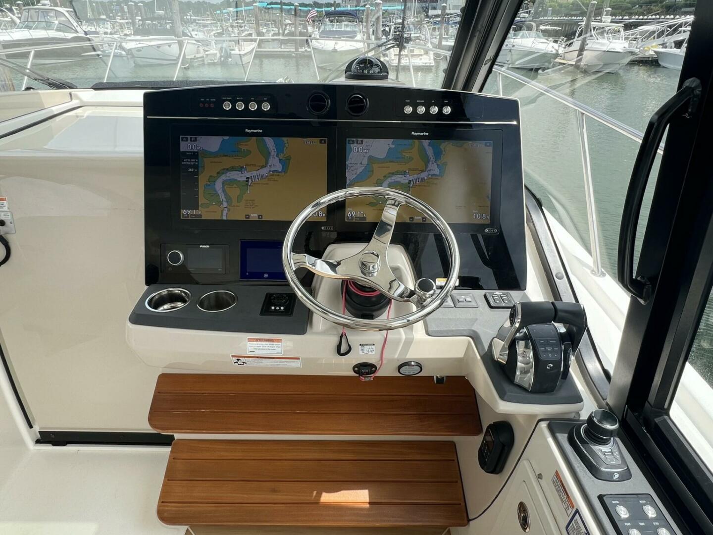 2021 Boston Whaler 405 Conquest - Image 30