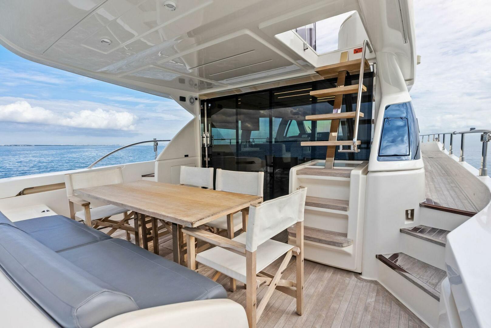 2018 Ferretti Yachts 800 - Image 12