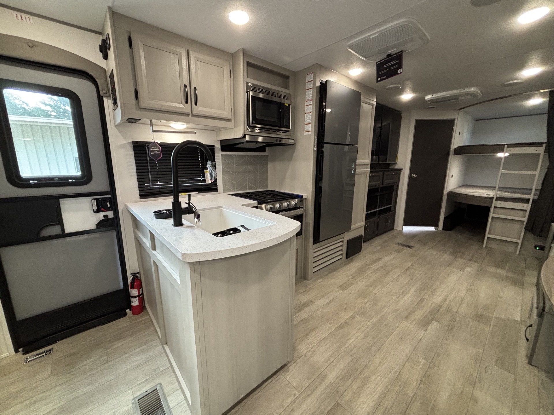 2027 Coachmen Catalina Legacy Edition 273DBHCK - Image 13