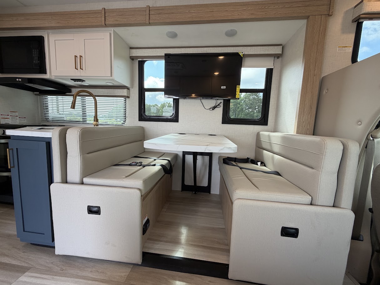 2027 THOR MOTOR COACH MAGNITUDE GA28 - Image 19