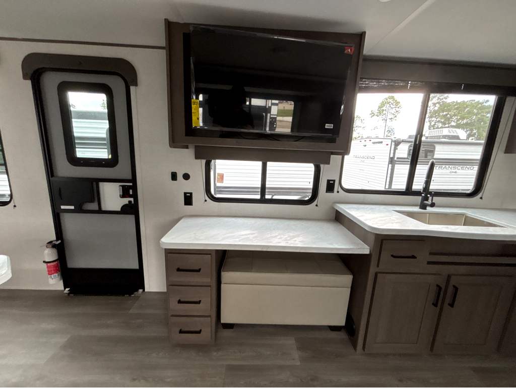 2026 GRAND DESIGN TRANSCEND 315RKT - Image 9