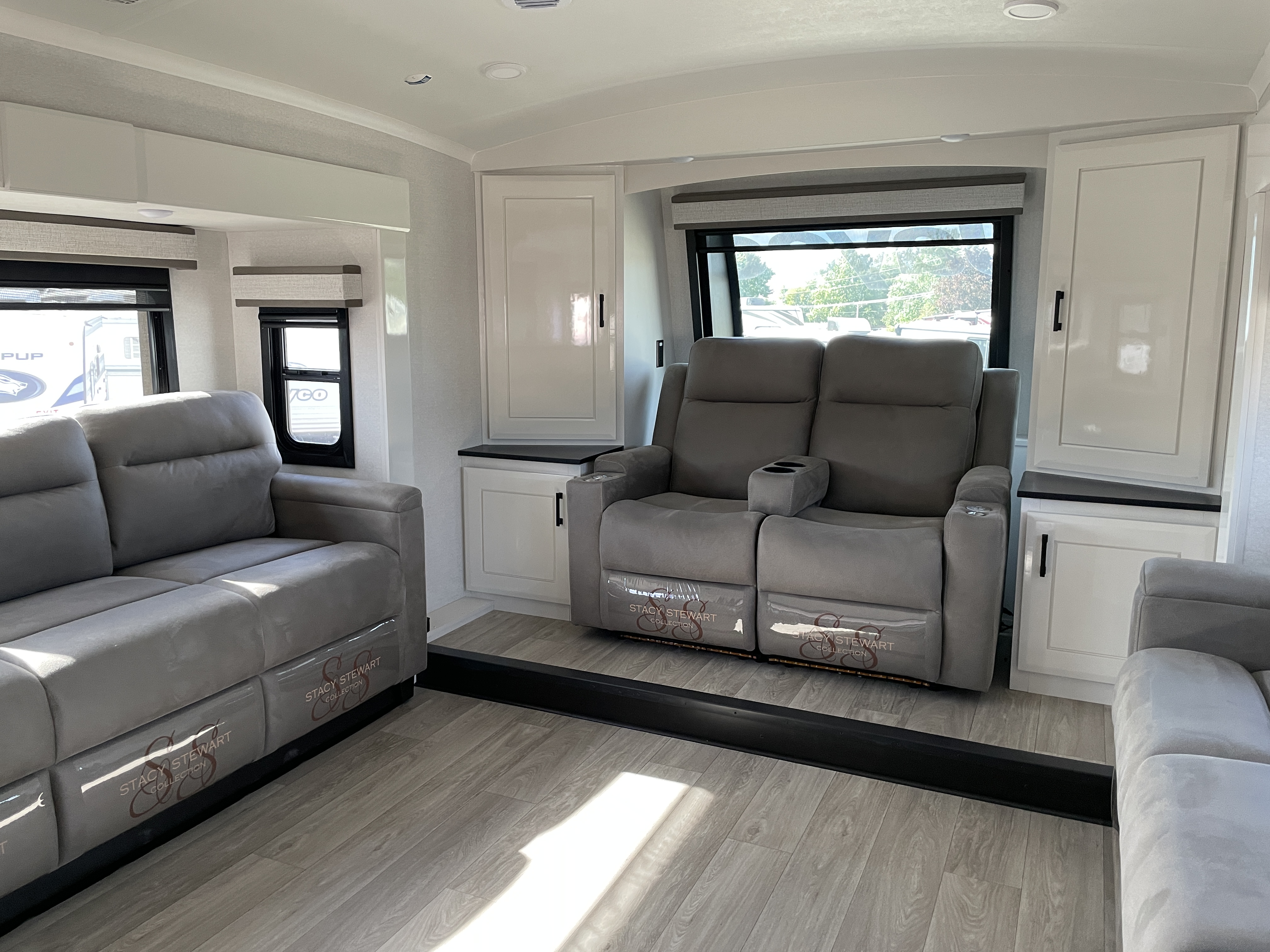 2027 Jayco Pinnacle 39FLOK - Image 13