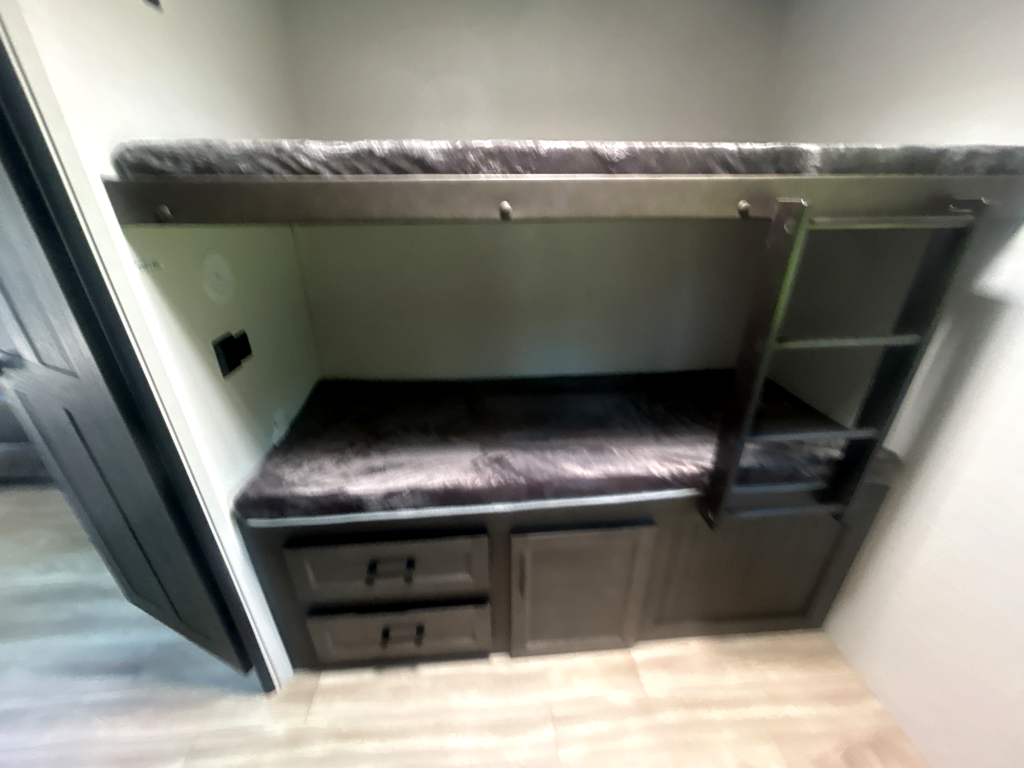 2026 VENTURE RV SPORTTREK 327VIK - Image 21