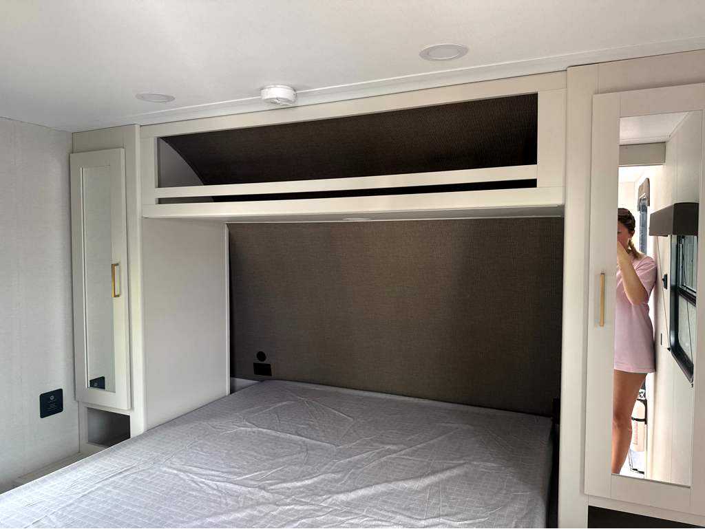 2027 GRAND DESIGN TRANSCEND 24BHX - Image 25