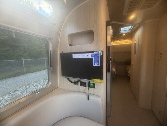2026 AIRSTREAM GLOBETROTTER 27FBT - Image 15