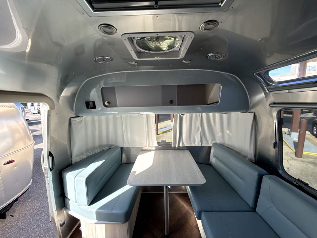 2026 AIRSTREAM INTERNATIONAL 27FBT - Image 12