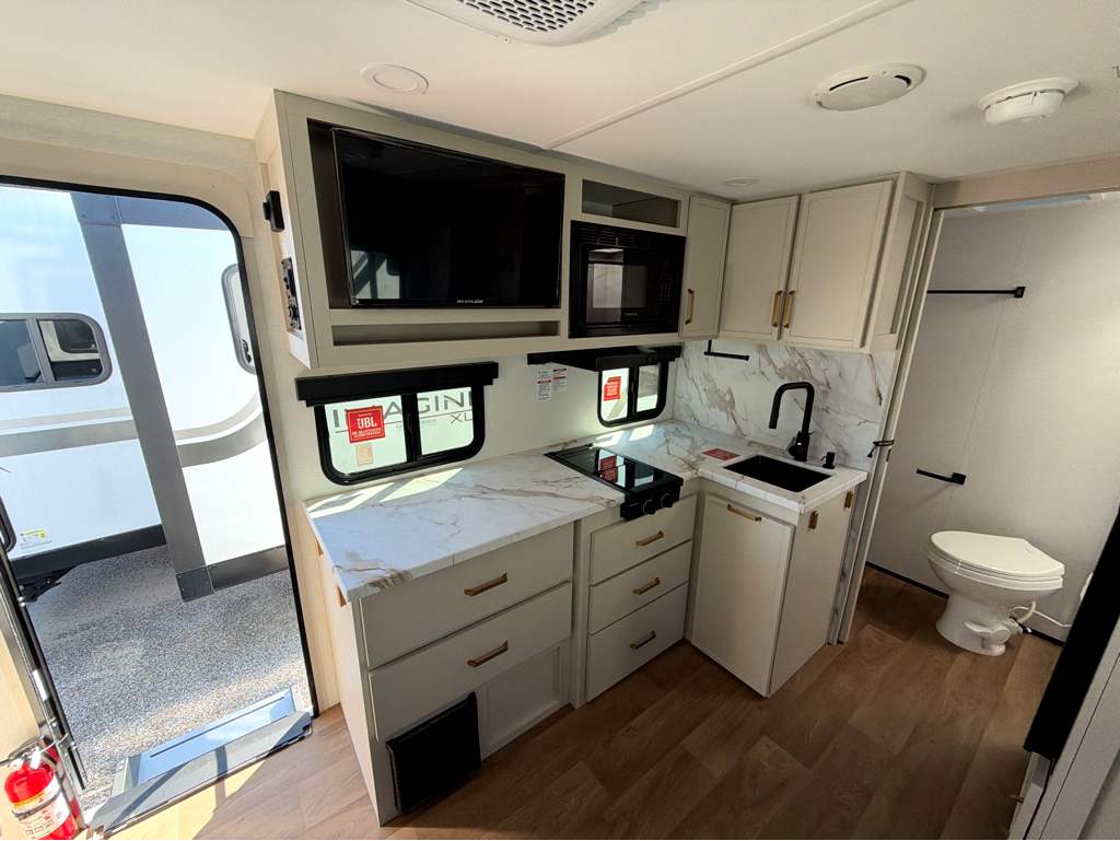 2027 GRAND DESIGN IMAGINE AIM 16MLA - Image 8