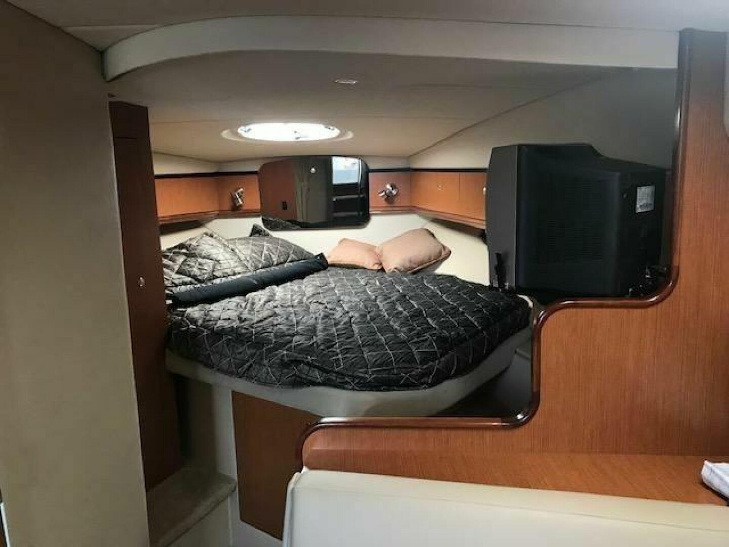 2004 Cruisers Yachts 340 Express - Image 32