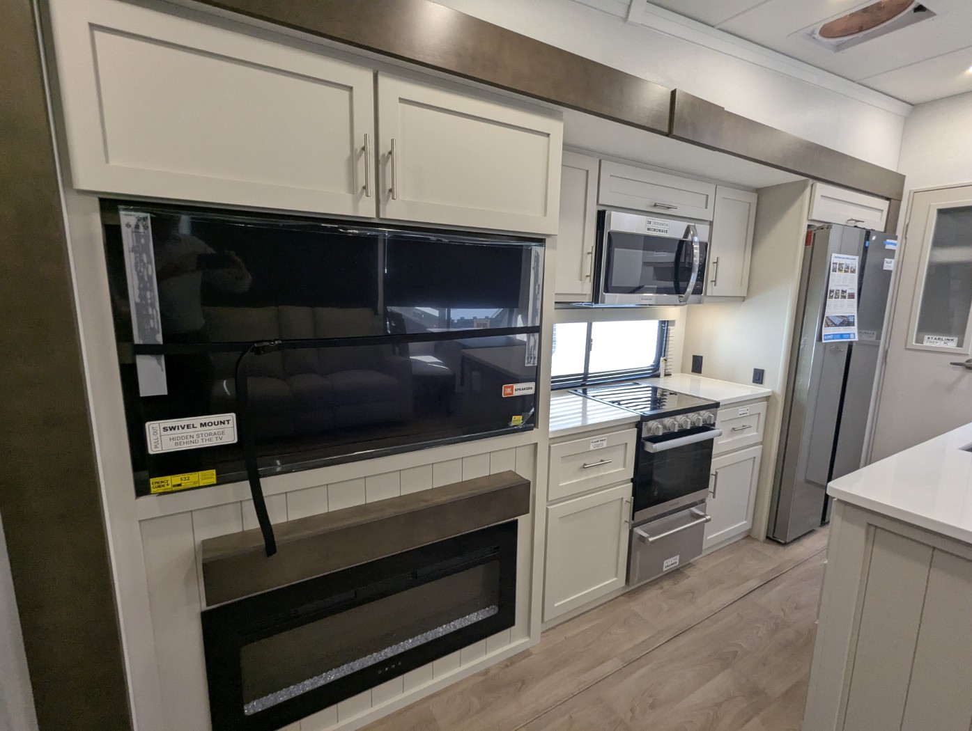 2027 Alliance RV Avenue 32RLS - Image 25