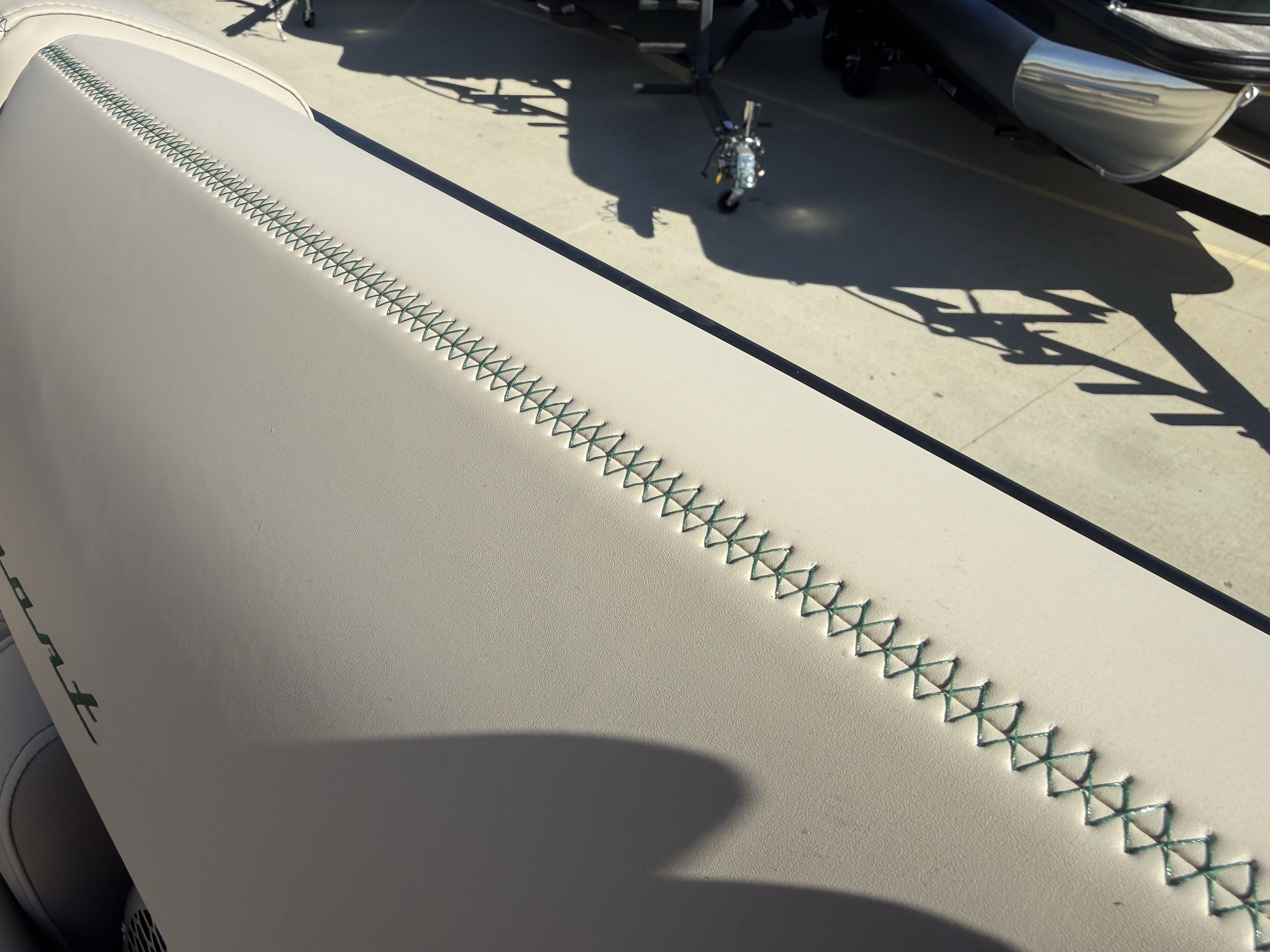 2026 Bennington 25QXSBA 425HP V10 Tritoon Pontoon - Image 71