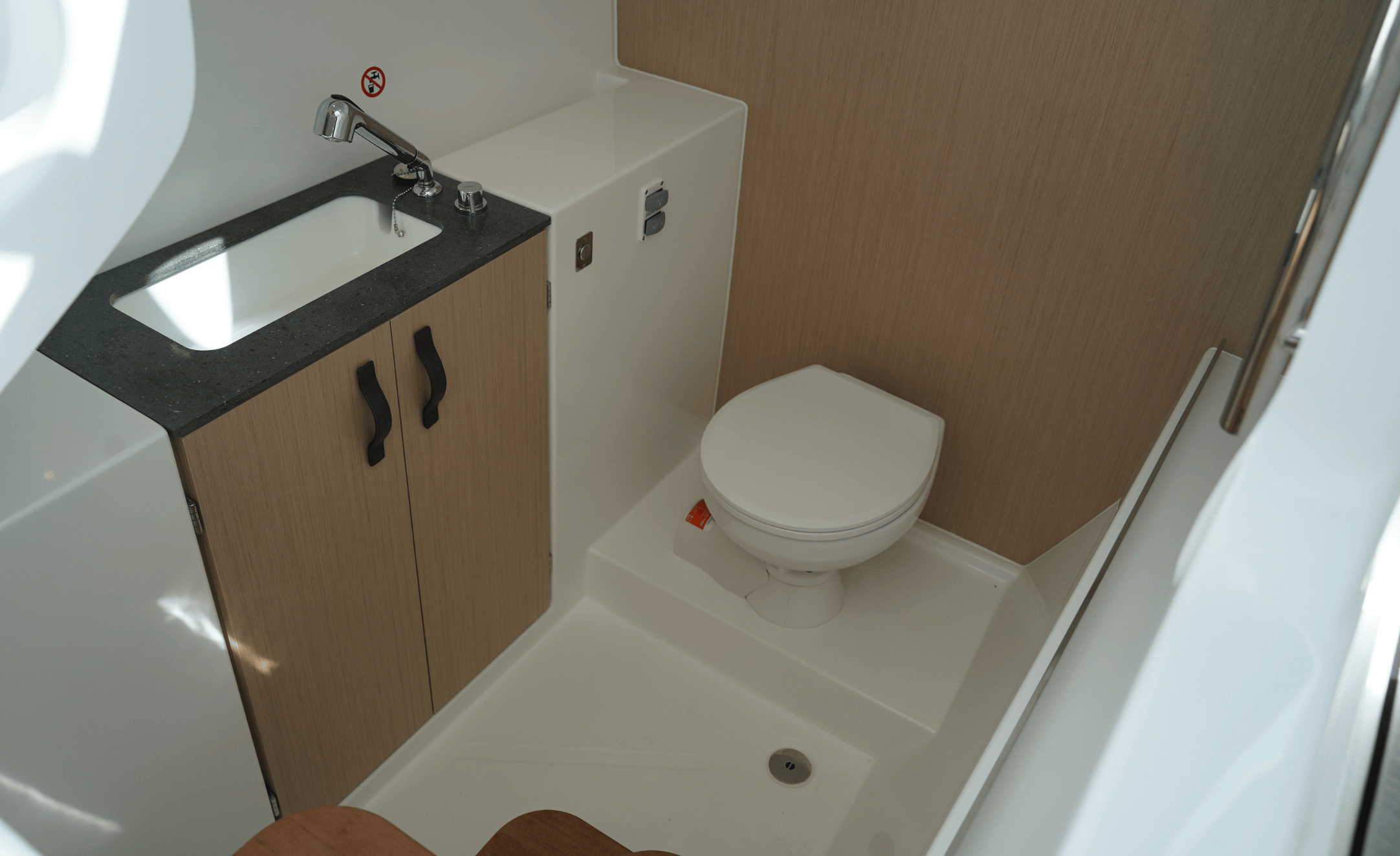 2026 Jeanneau TH33 - Image 15
