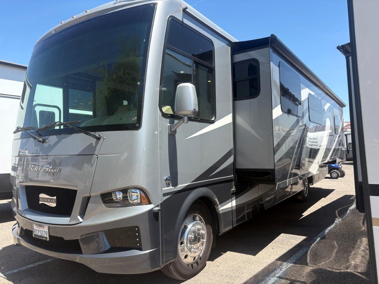 2021 Newmar Bay Star 3401 - Image 2