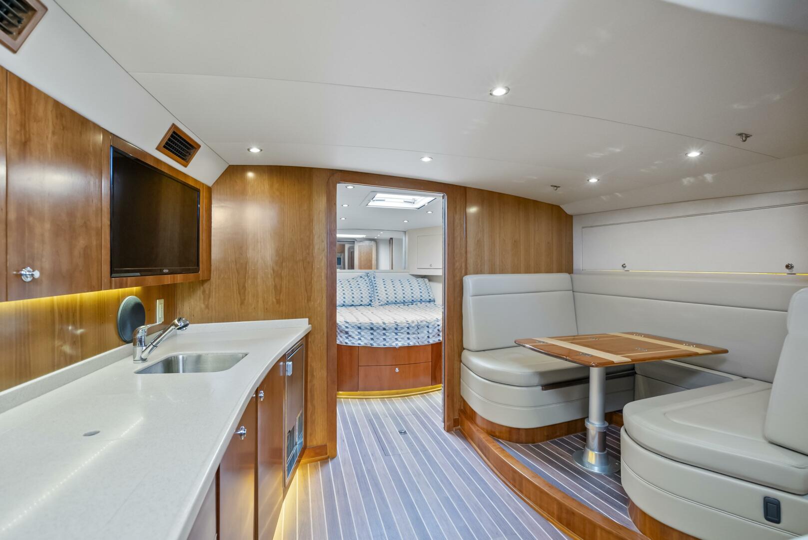2018 Albemarle 41 Express - Image 25
