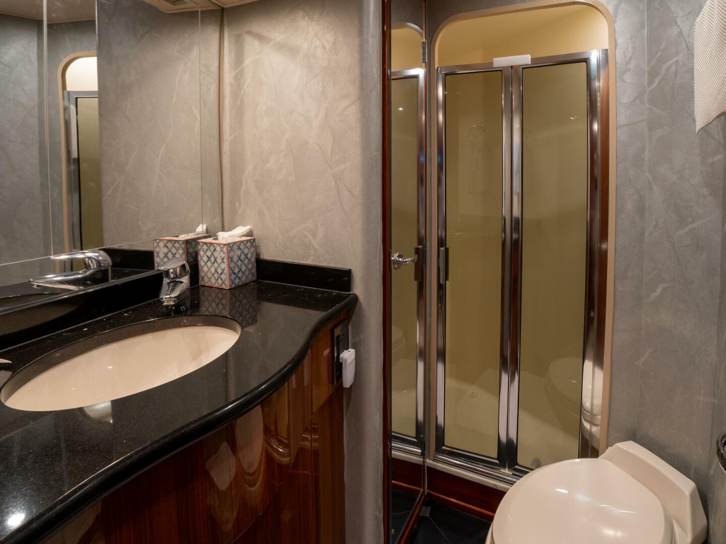 2005 Viking 74 Enclosed Bridge - Image 22