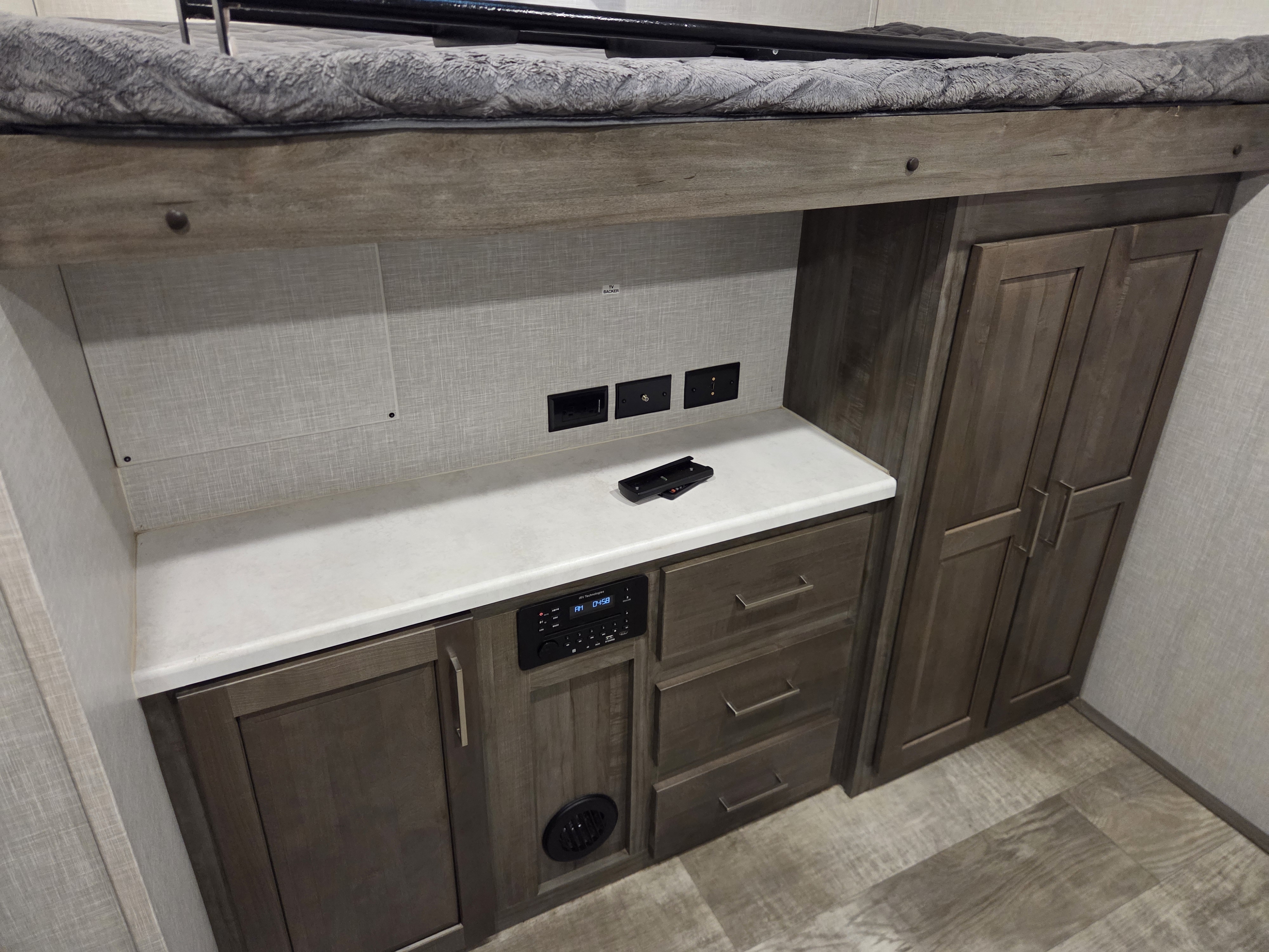 2022 Forest River Rockwood Signature Ultra Lite 8336BH - Image 17