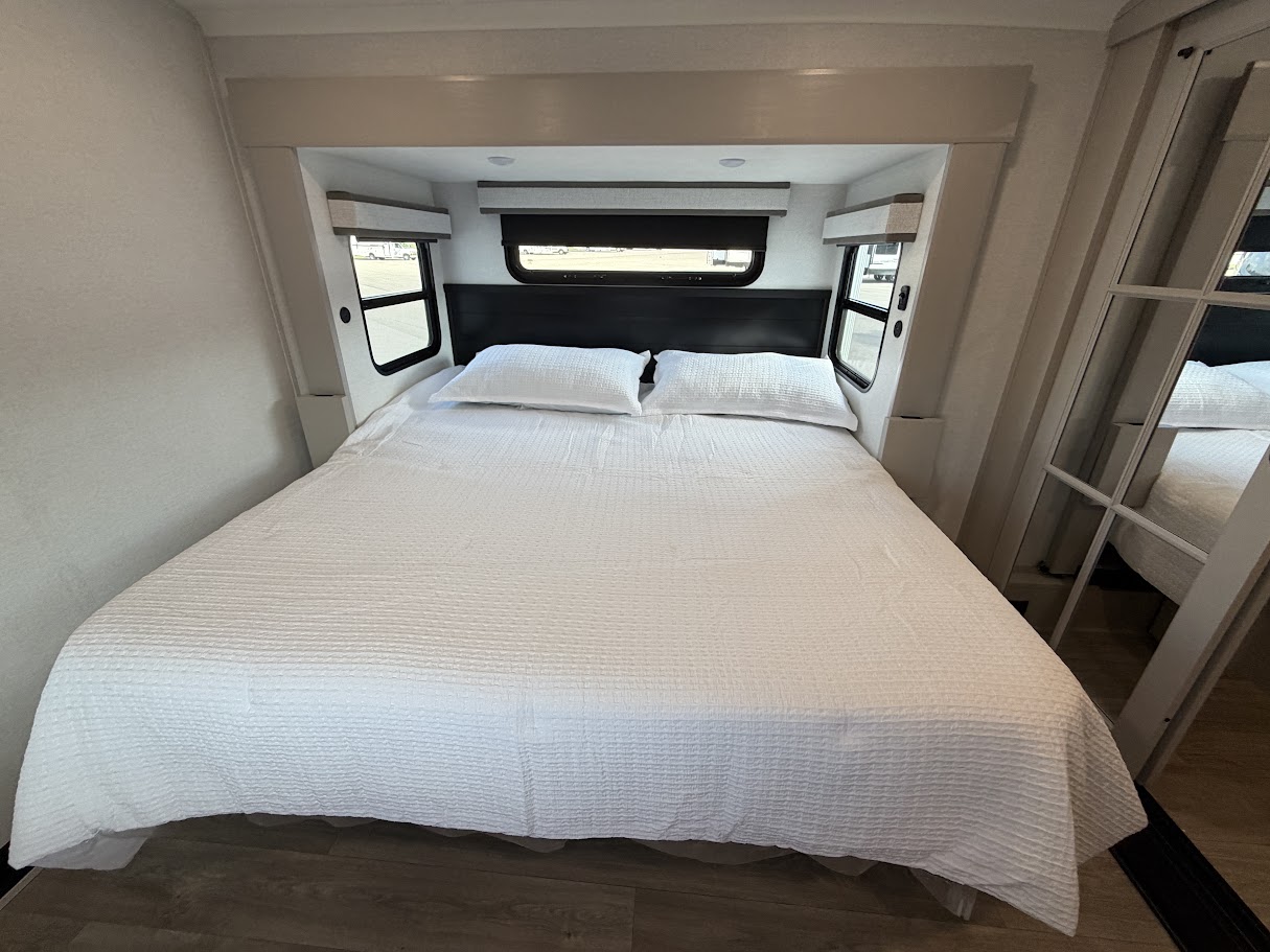 2027 JAYCO NORTH POINT 361RLBH - Image 63