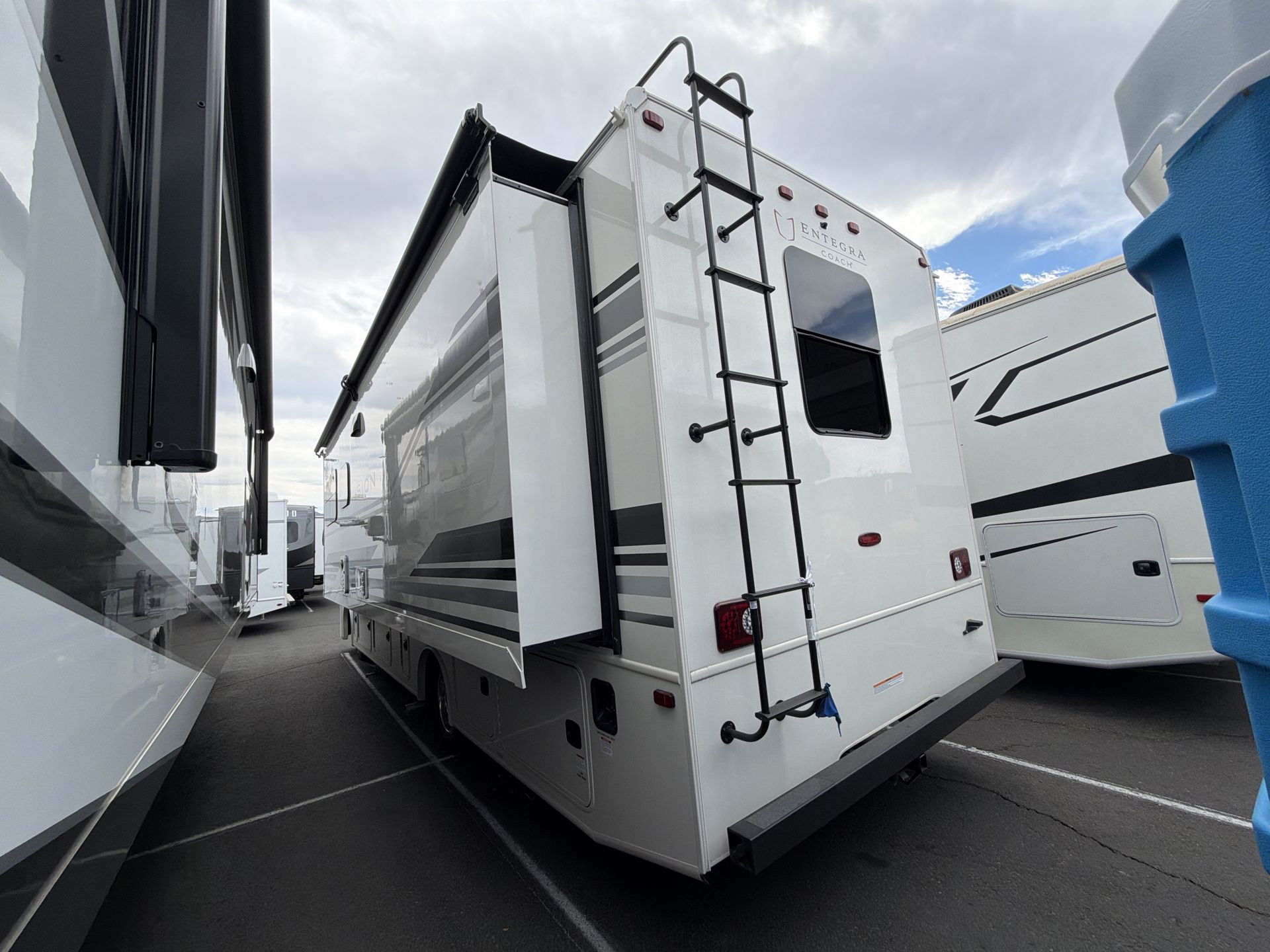 2027 Entegra Coach Vision 29S - Image 10