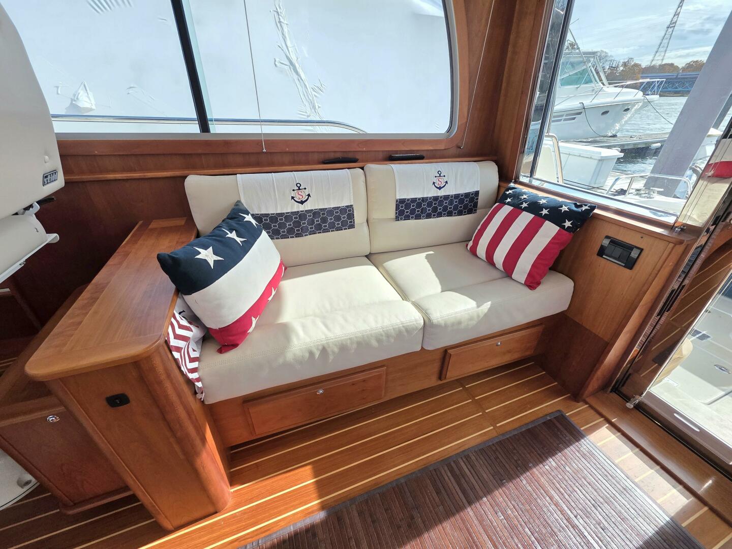 2017 Sabre 42 Salon Express - Image 13