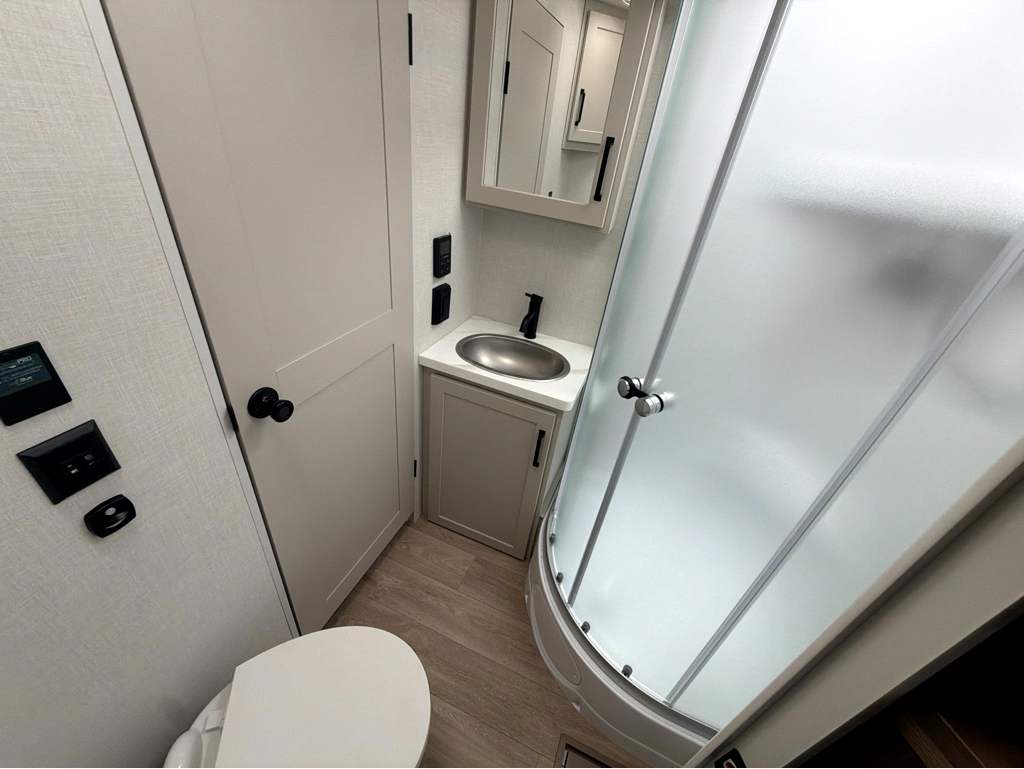 2027 VENTURE RV SPORTTREK 343VBH - Image 24