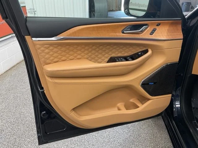 2024 Jeep Grand-Cherokee-L Laredo Altitude 4x4 - Image 11