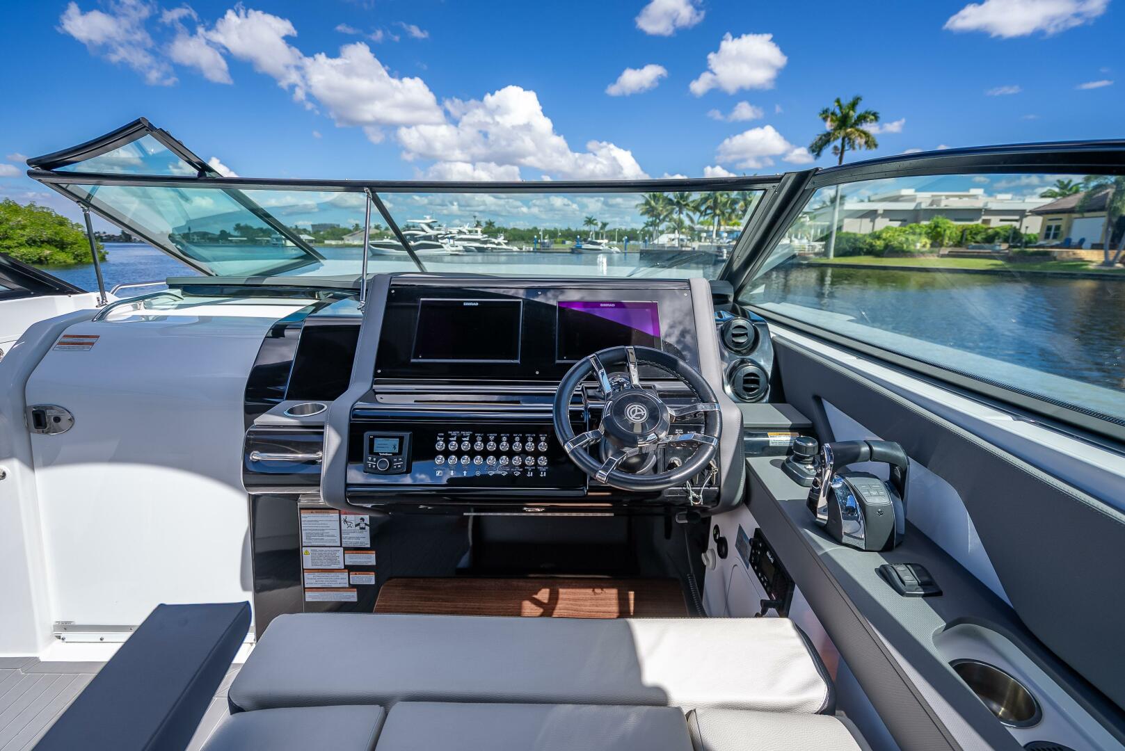2022 Cruisers Yachts GLS OB - Image 22