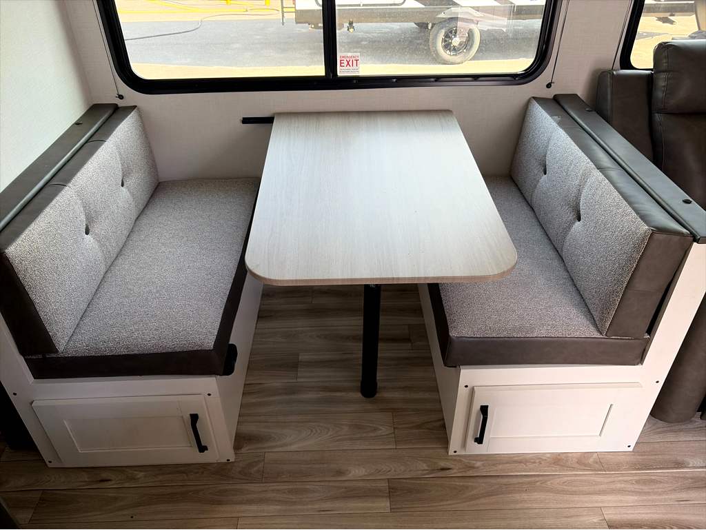 2027 VENTURE RV SIENNA 251VRB - Image 7