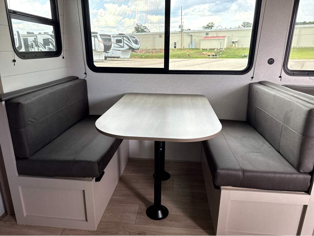 2027 Jayco Jay Flight SLX 261BHS - Image 15
