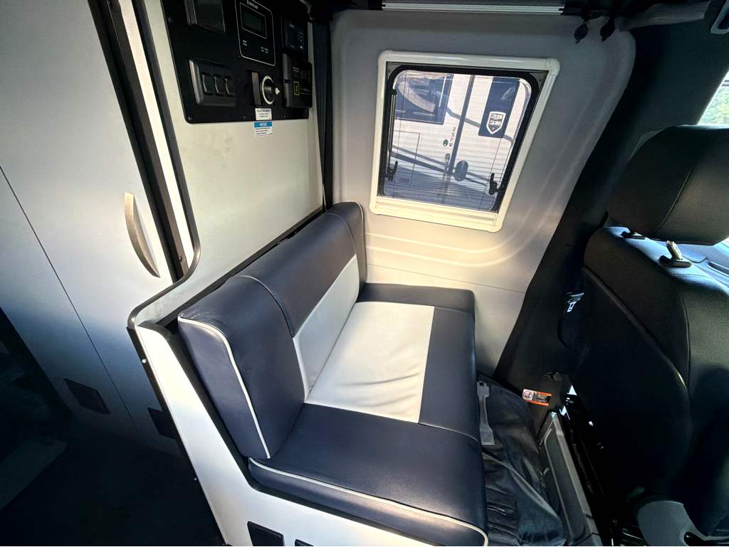 2023 WINNEBAGO REVEL 44E - Image 16