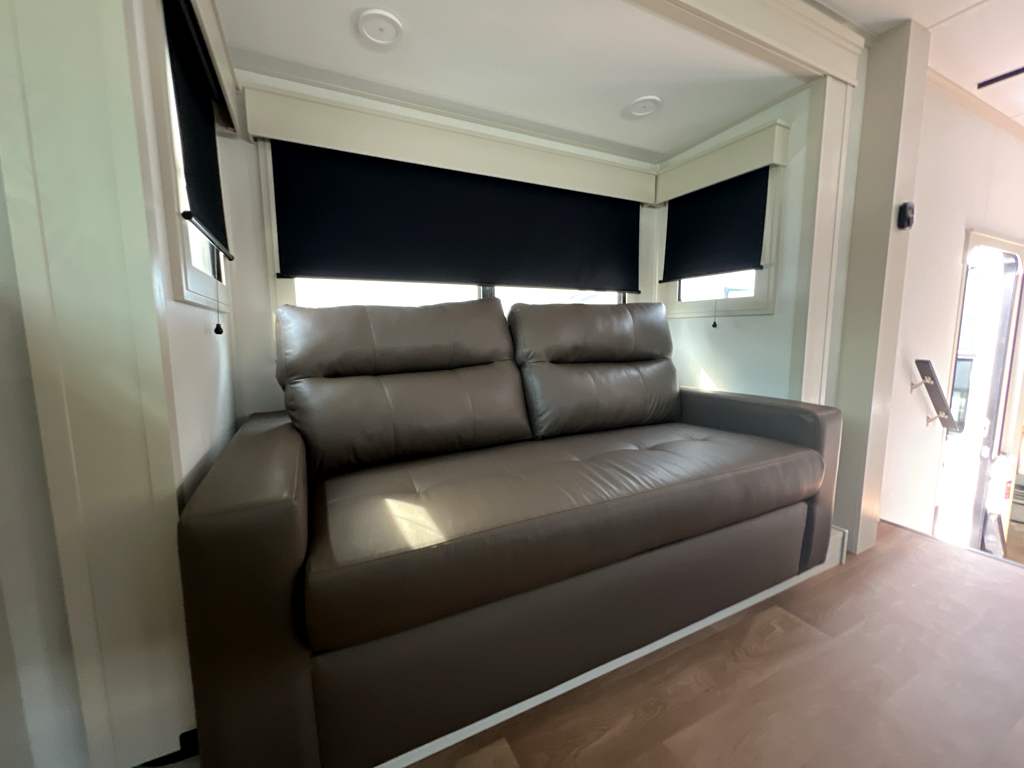 2026 GRAND DESIGN SOLITUDE 380FL - Image 7