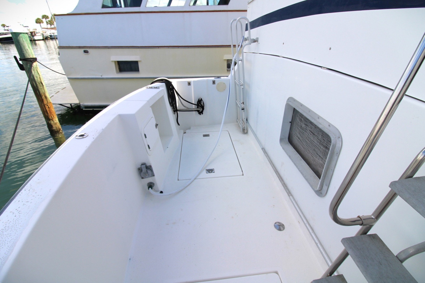 1995 Jefferson 52 Rivanna Cockpit MY - Image 27