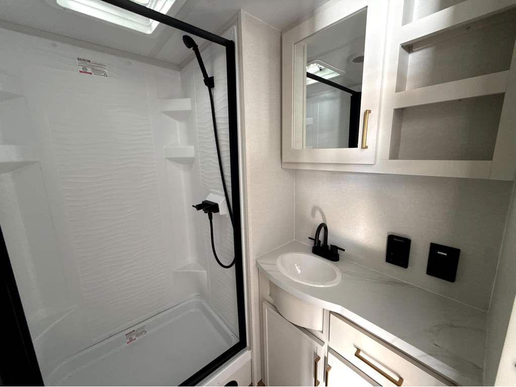 2027 GRAND DESIGN TRANSCEND 295QBT - Image 24