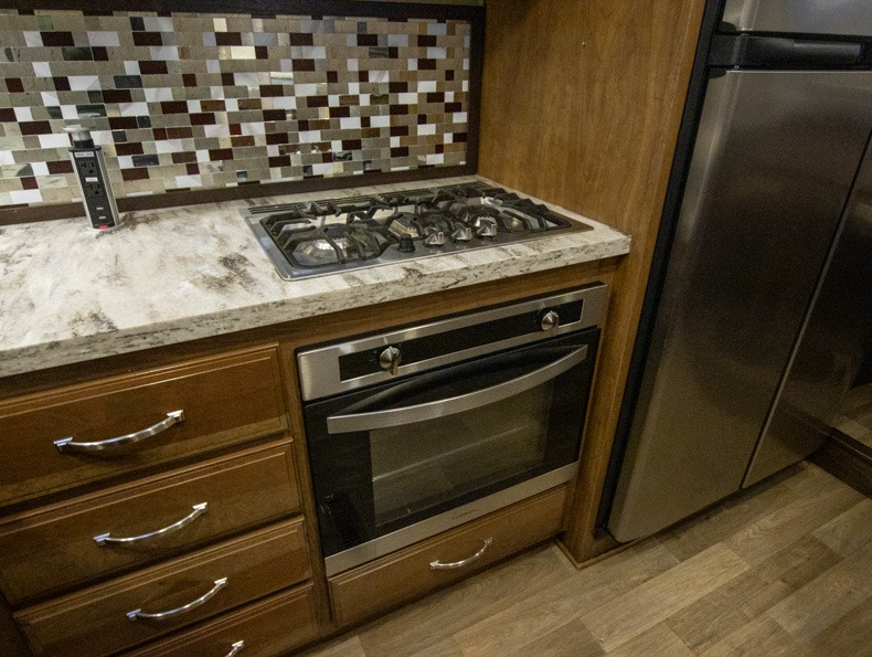2018 Keystone Montana 3820FK - Image 8