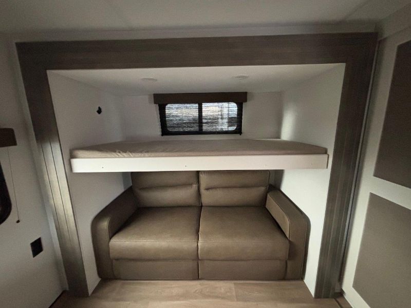 2026 Grand Design Transcend 325BHT - Image 18