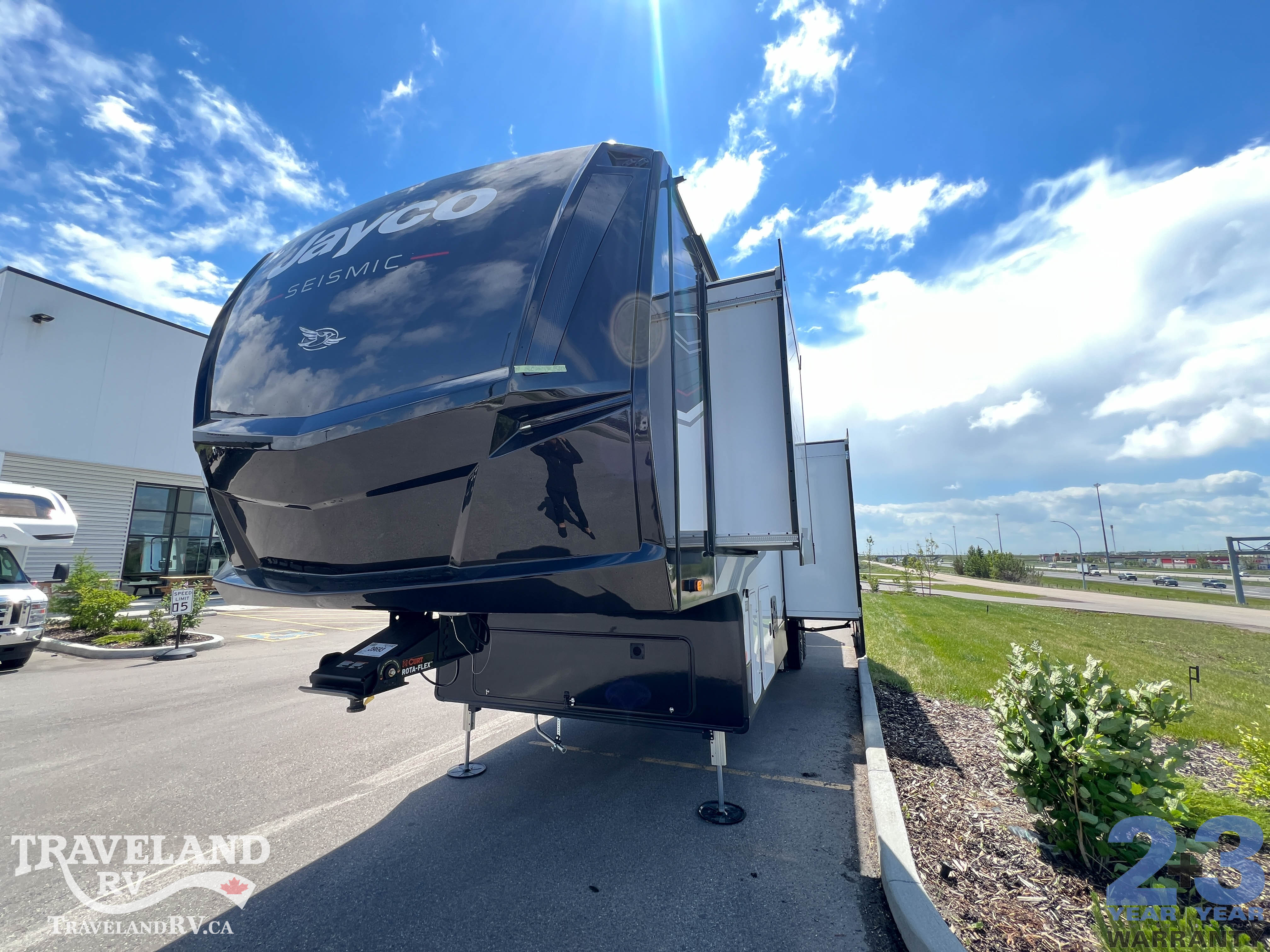 2027 Jayco Seismic 359 - Image 5