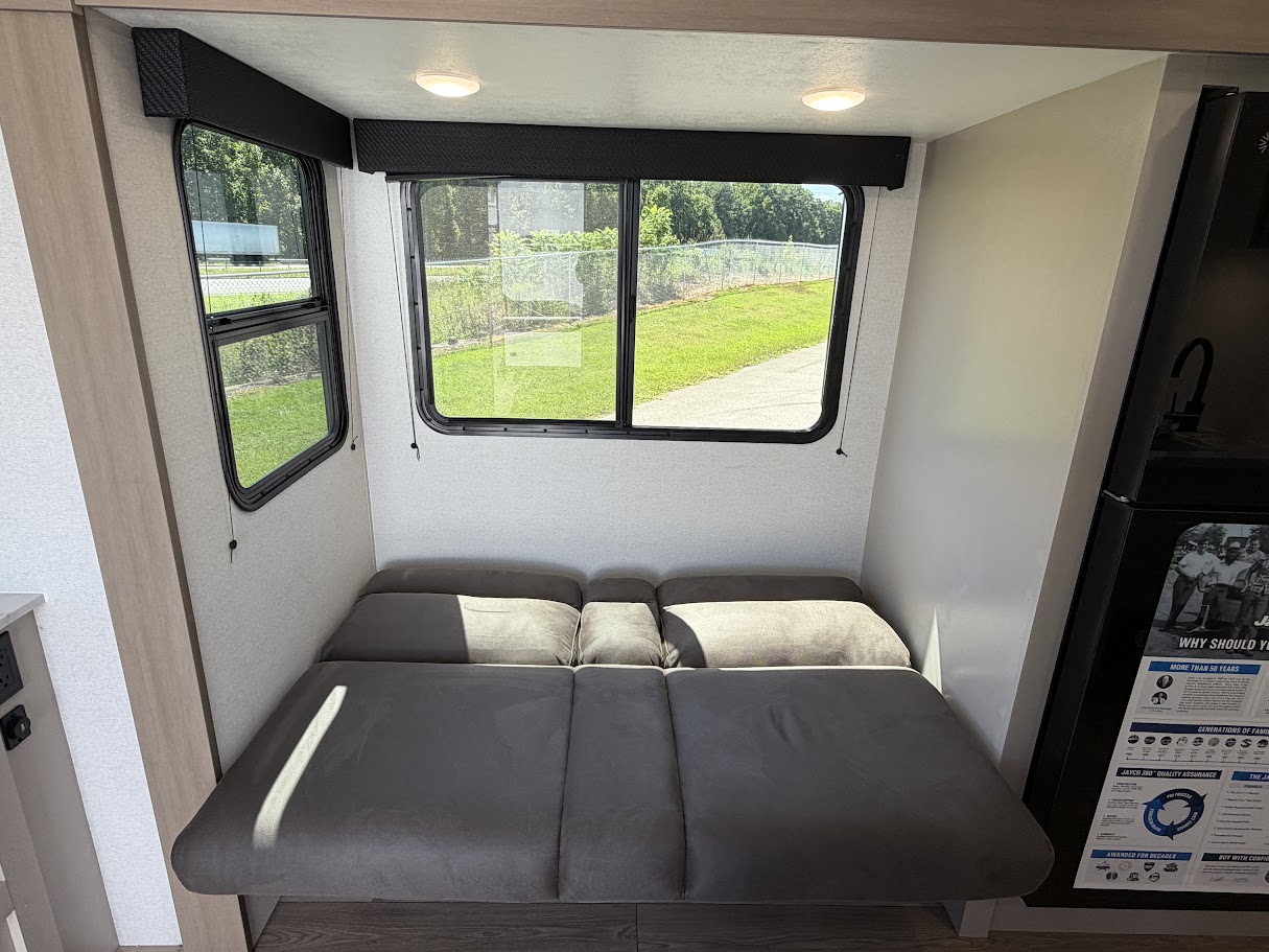 2027 JAYCO JAY FEATHER 25RLSL - Image 4