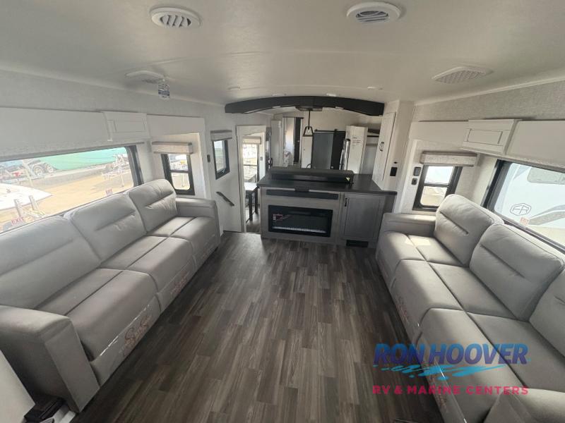 2025 JAYCO NORTHPOINT 382FLRB - Image 8