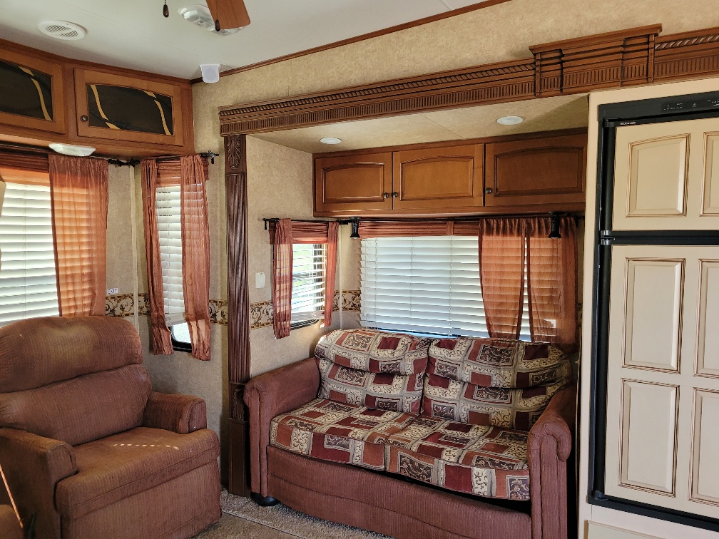 2011 Heartland Big Country BC 3250TS - Image 8