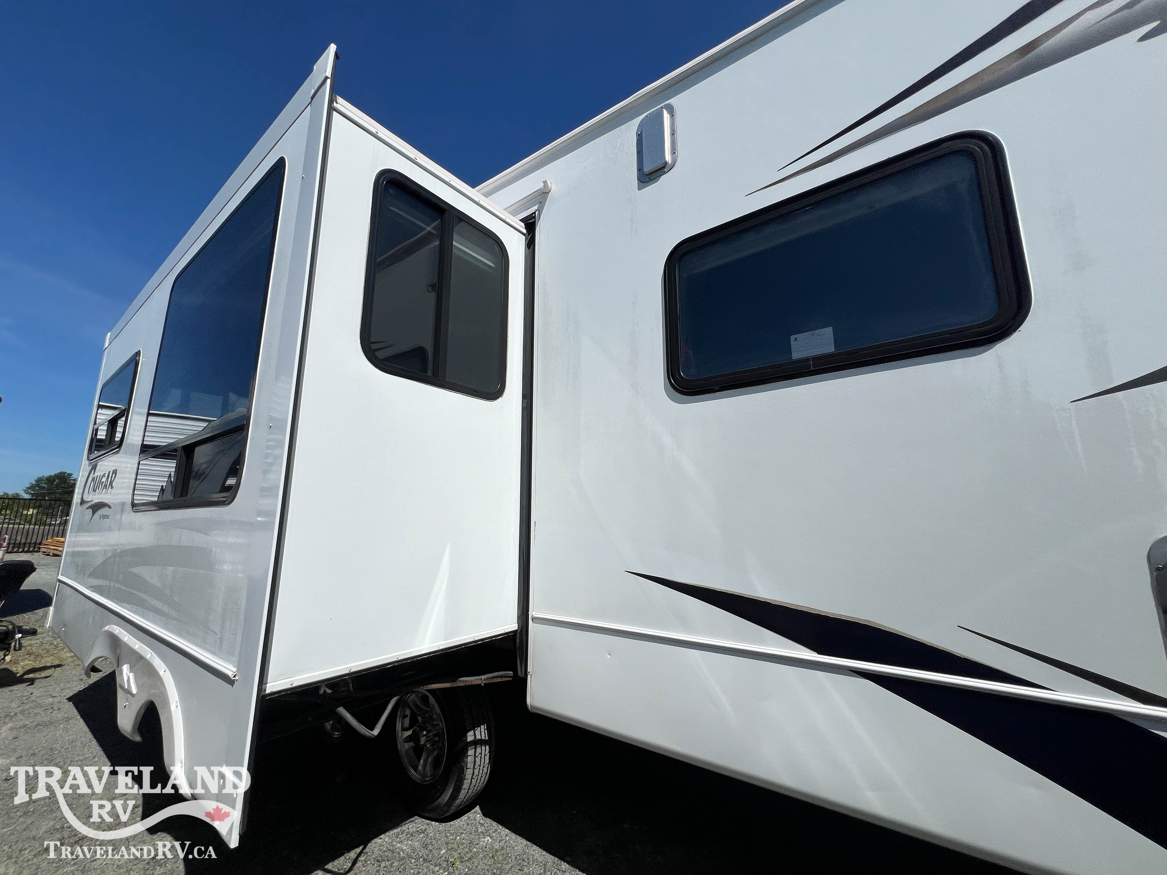2009 KEYSTONE COUGAR 310SRX HMS - Image 4