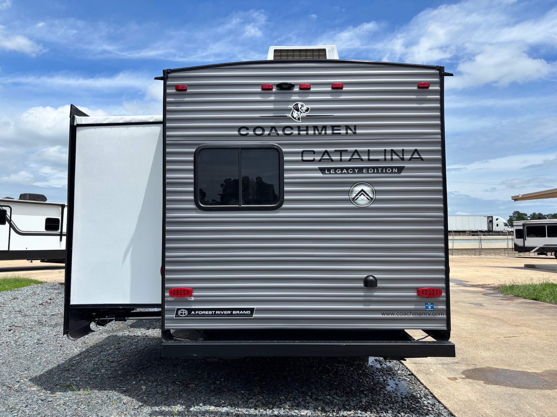 2026 Coachmen Catalina Legacy Edition 343BHTS - Image 7